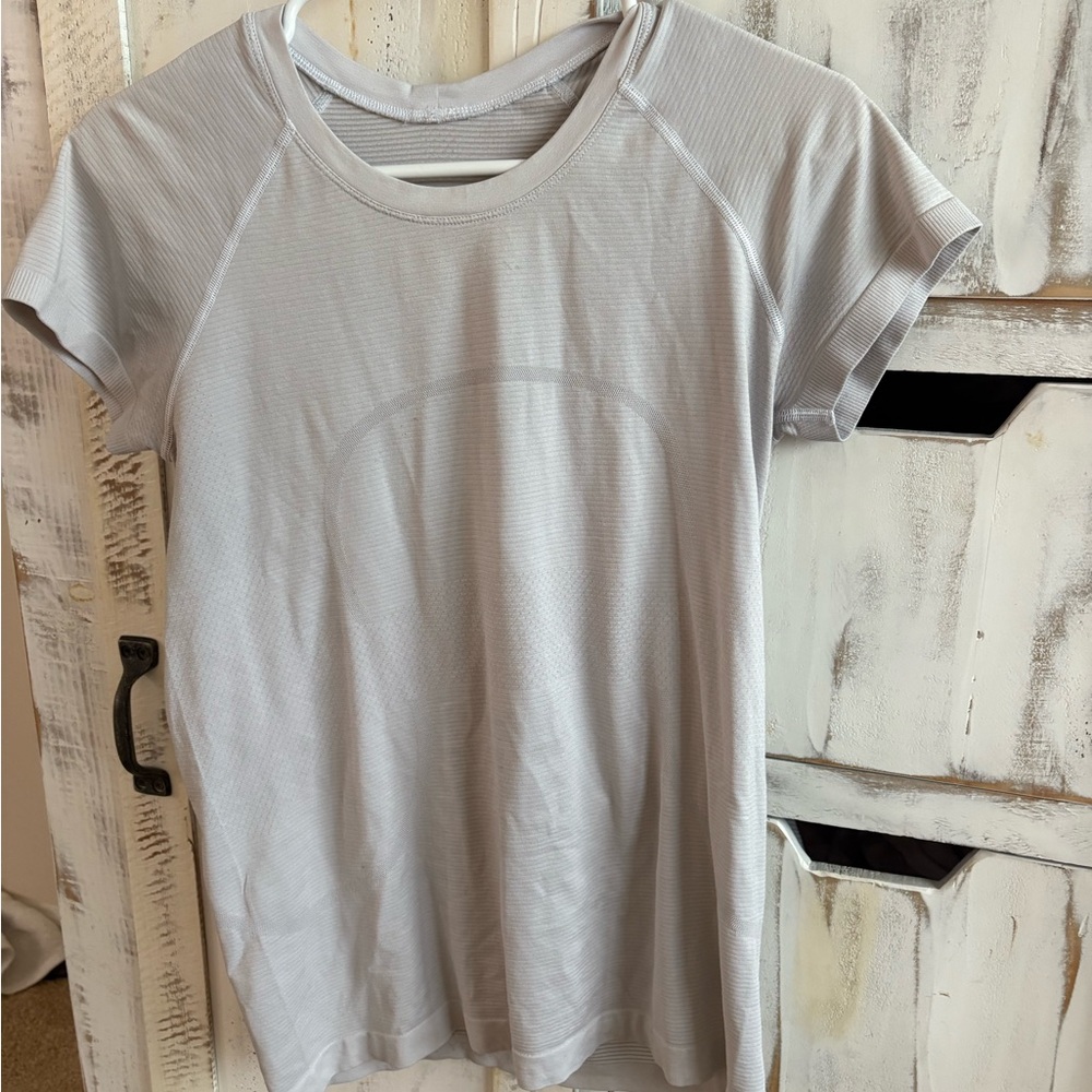 lululemon athletica Light Gray Short Sleeve Tee